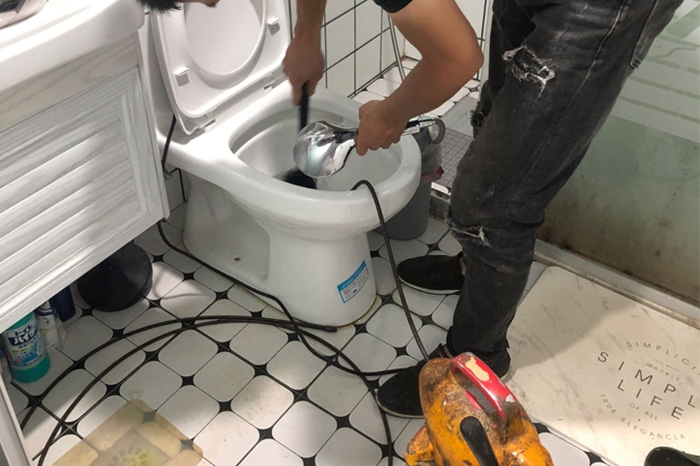 定日马桶堵塞自己疏通还是找师傅?专业上门服务让你省时更省心